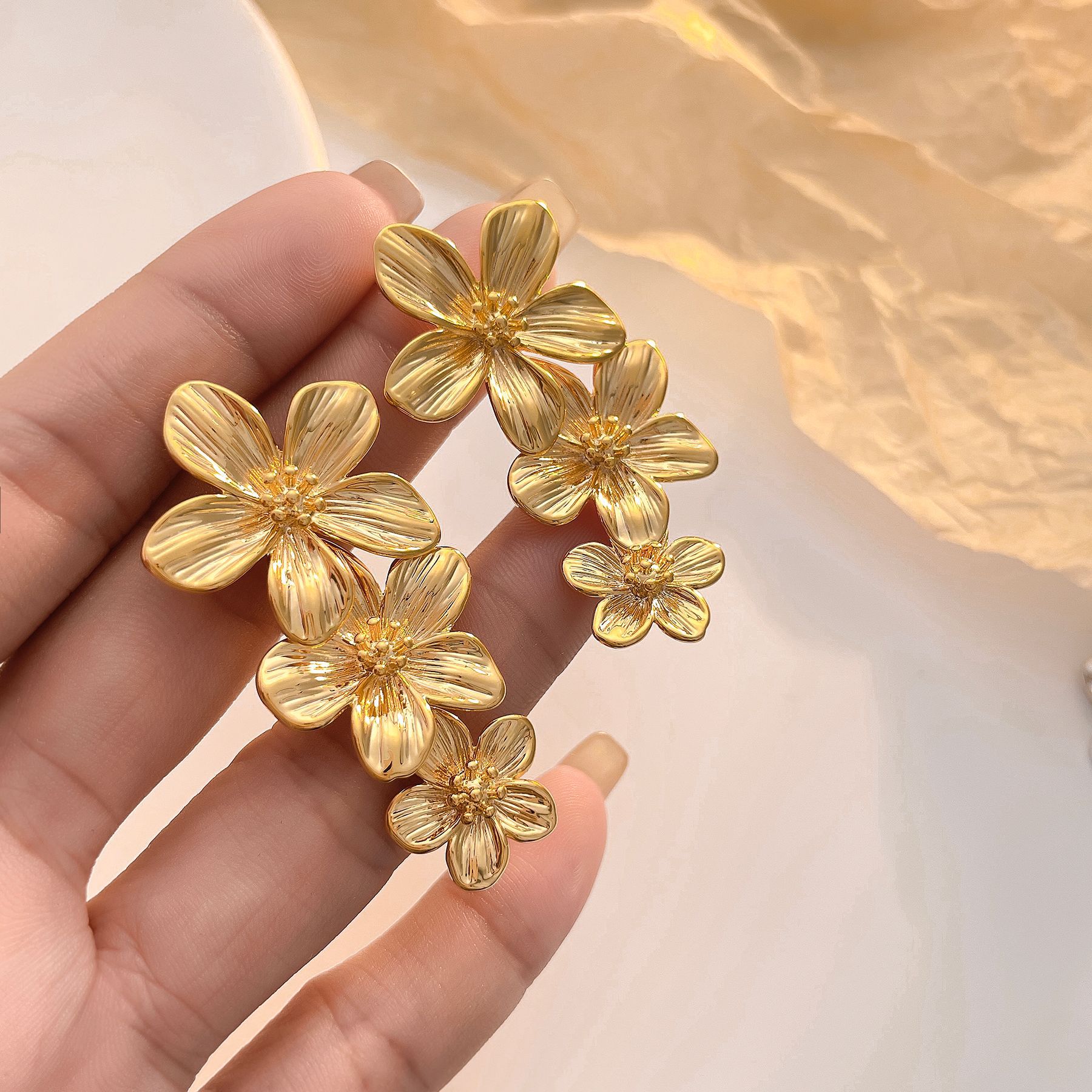 Kshmir Metal Flower Tassel Ear - огляд і ціна Travel Accessories For Europe