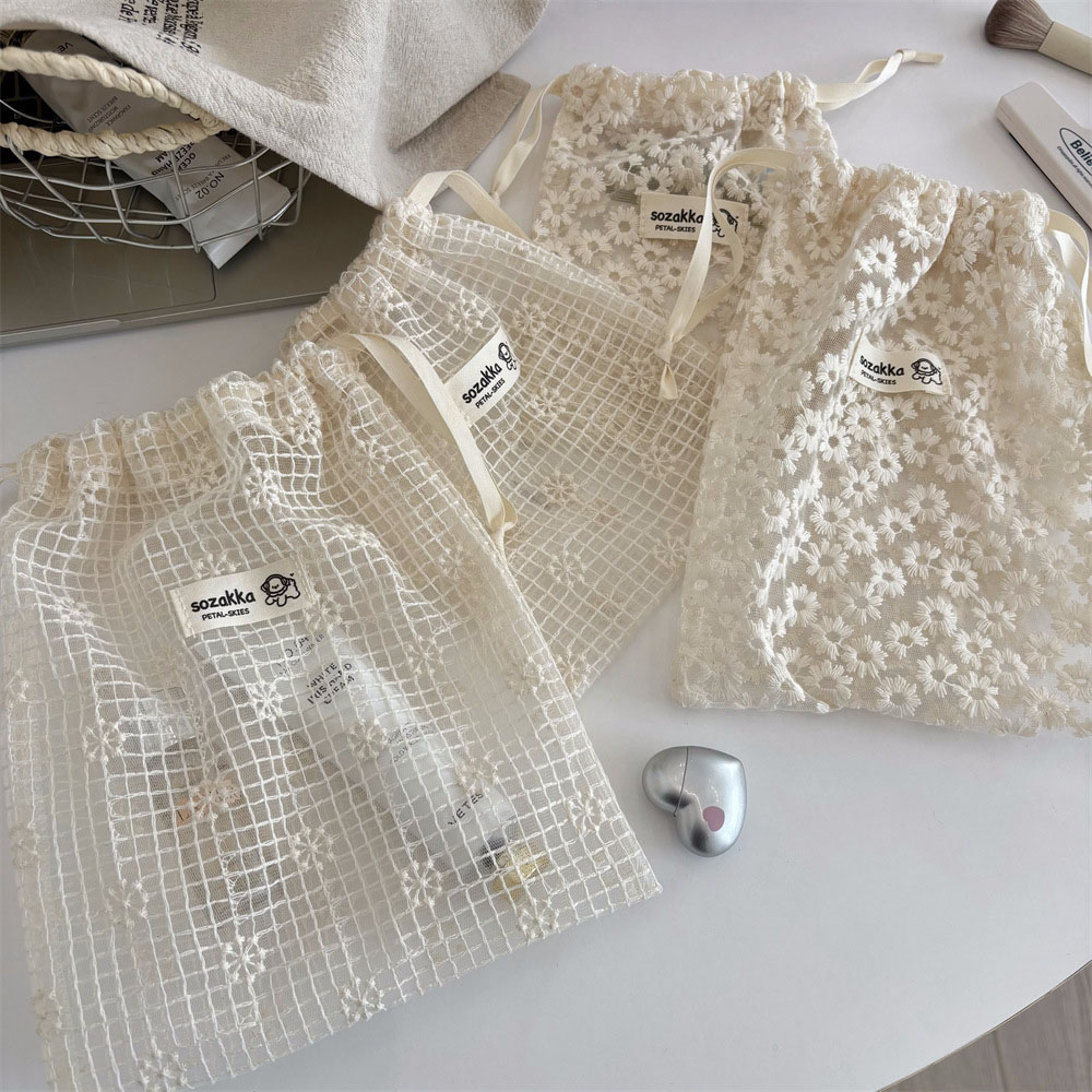 Lace Embroidered Daisy Mesh Dr - огляд і ціна Travel Accessories Box