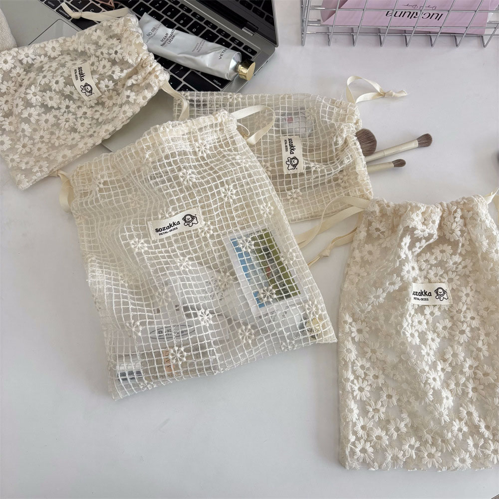 Lace Embroidered Daisy Mesh Dr - огляд і ціна Travel Accessories Box