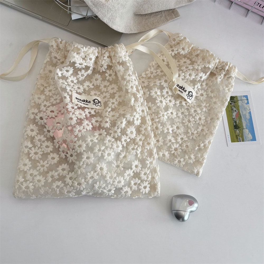 Lace Embroidered Daisy Mesh Dr - огляд і ціна Travel Accessories Box